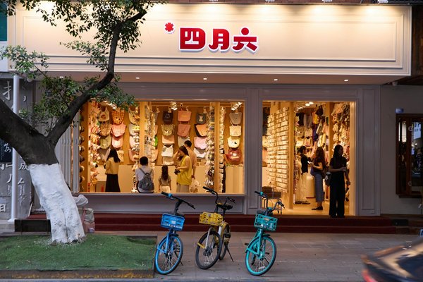 Welche nachhaltigen Materialien werden in der Damenmode verwendet?